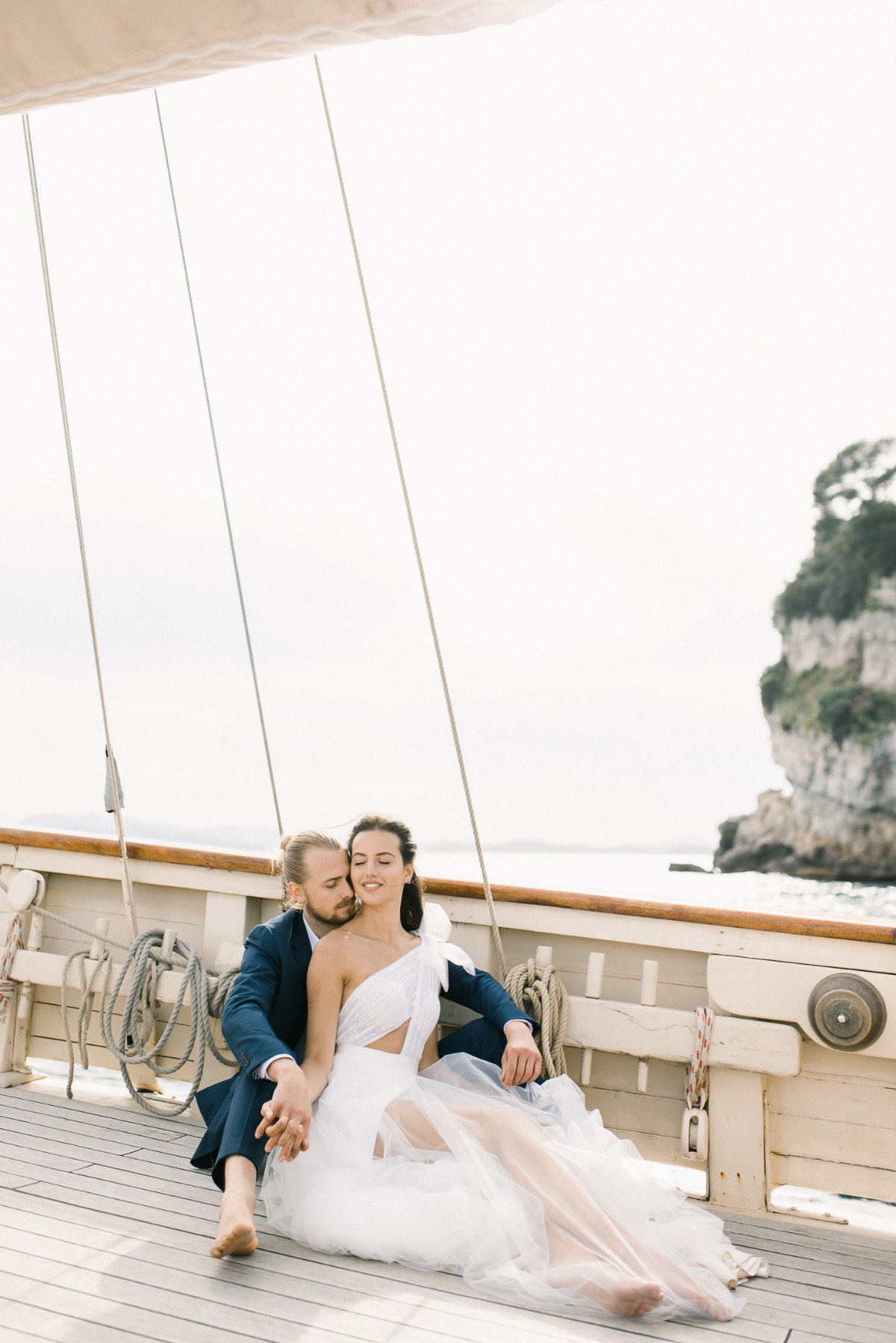 between-land-and-see-on-french-riviera-p