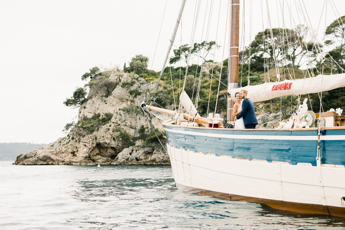 between-land-and-see-on-french-riviera-p