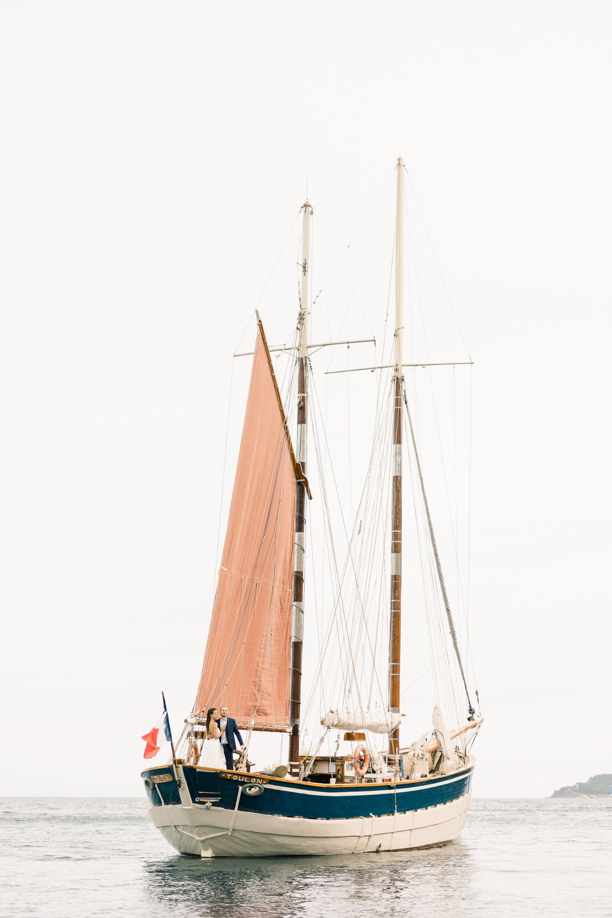 between-land-and-see-on-french-riviera-p