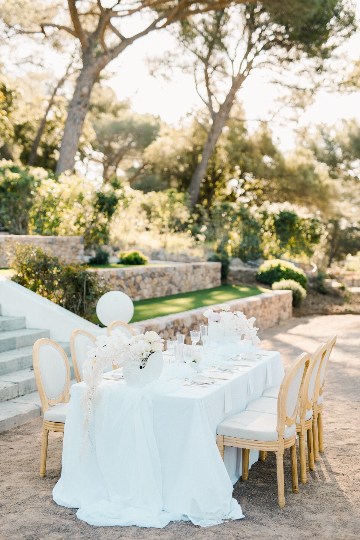 between-land-and-see-on-french-riviera-p