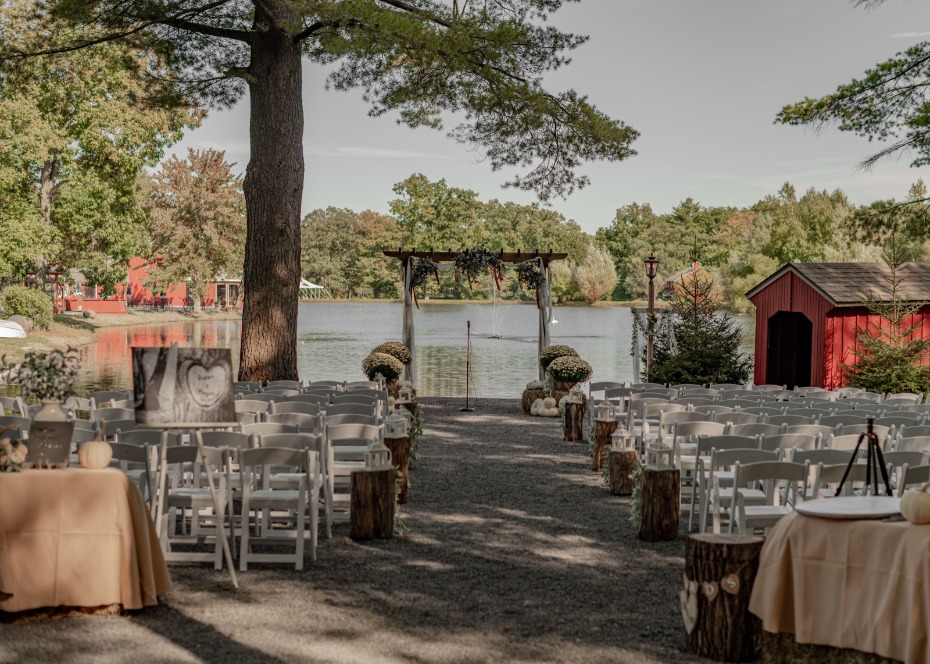 Memorytown Makes Those Rustic Red Barn Wedding Dreams a Reality