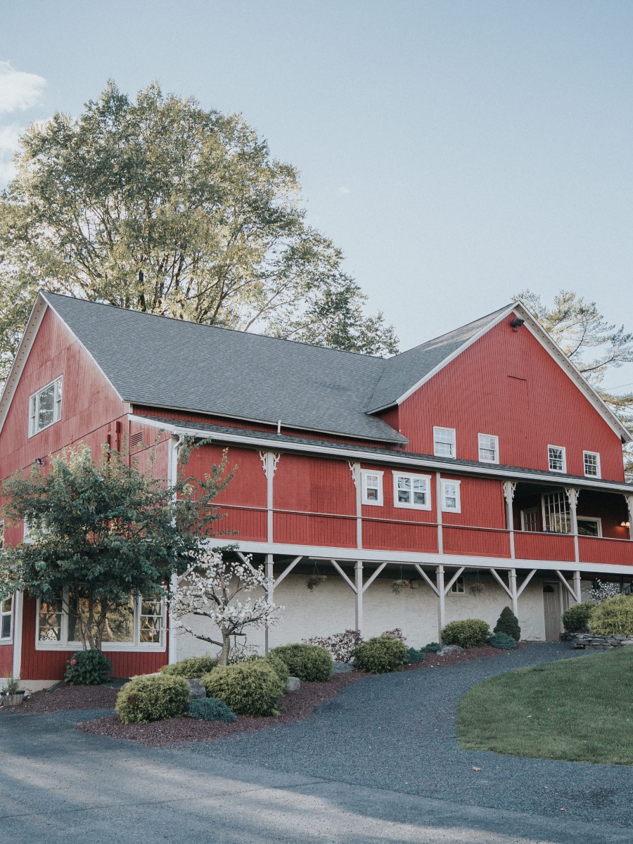 Memorytown Makes Those Rustic Red Barn Wedding Dreams a Reality