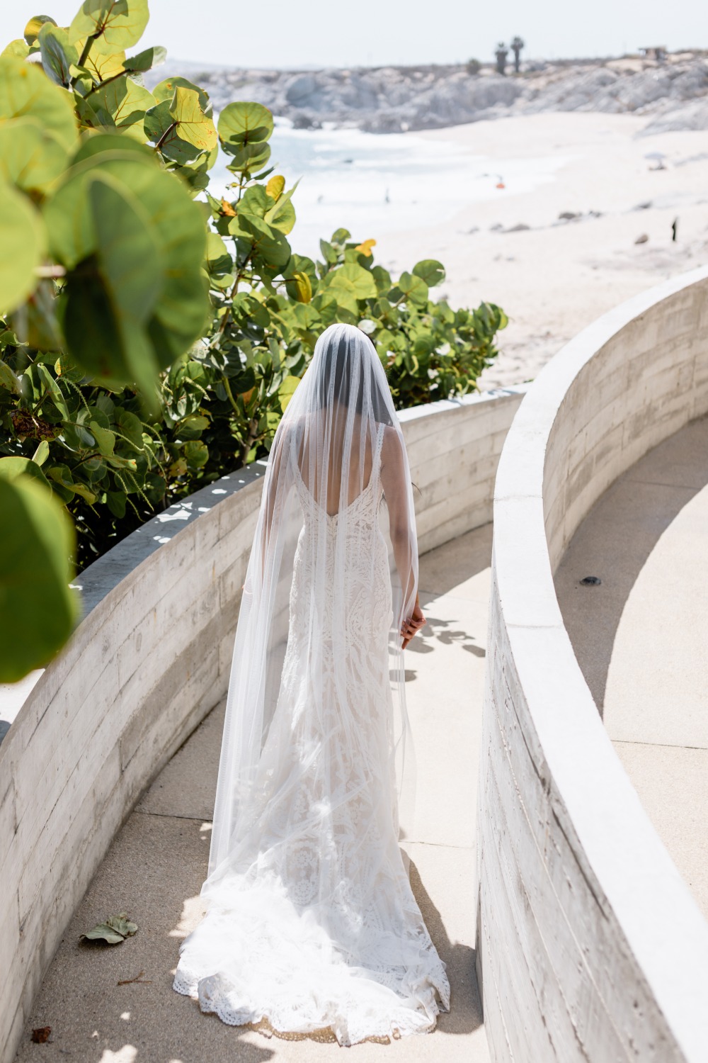 stylish-monochromatic-micro-beach-weddin