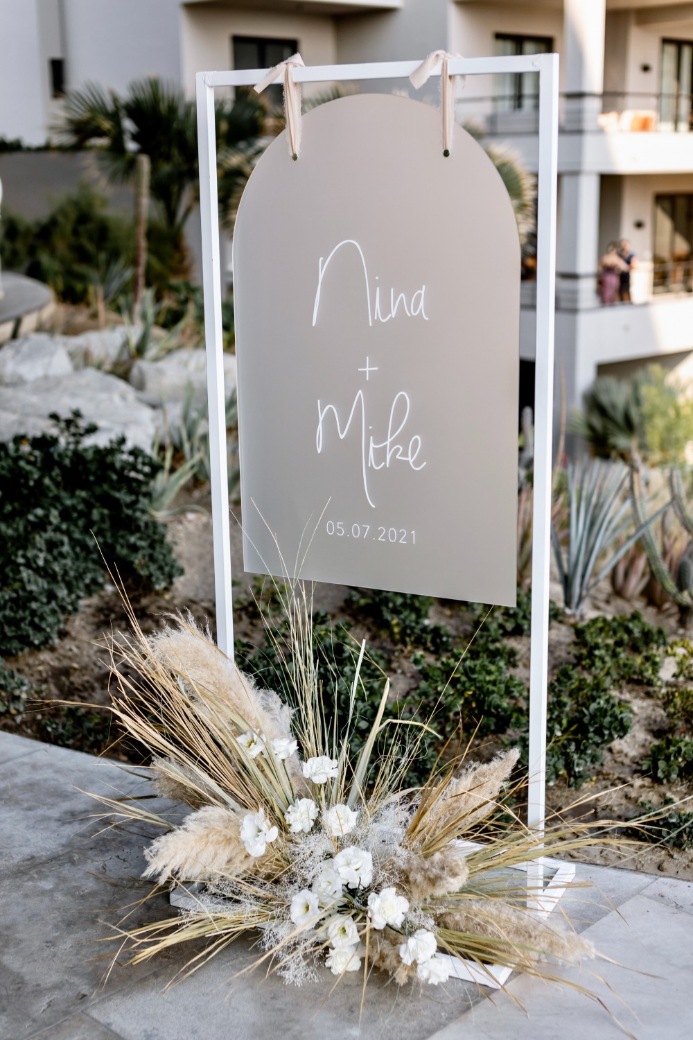 stylish-monochromatic-micro-beach-weddin