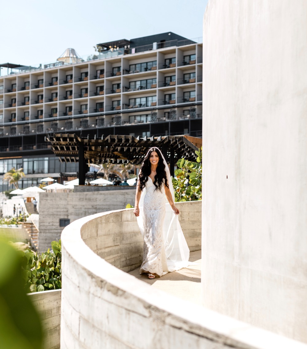 stylish-monochromatic-micro-beach-weddin