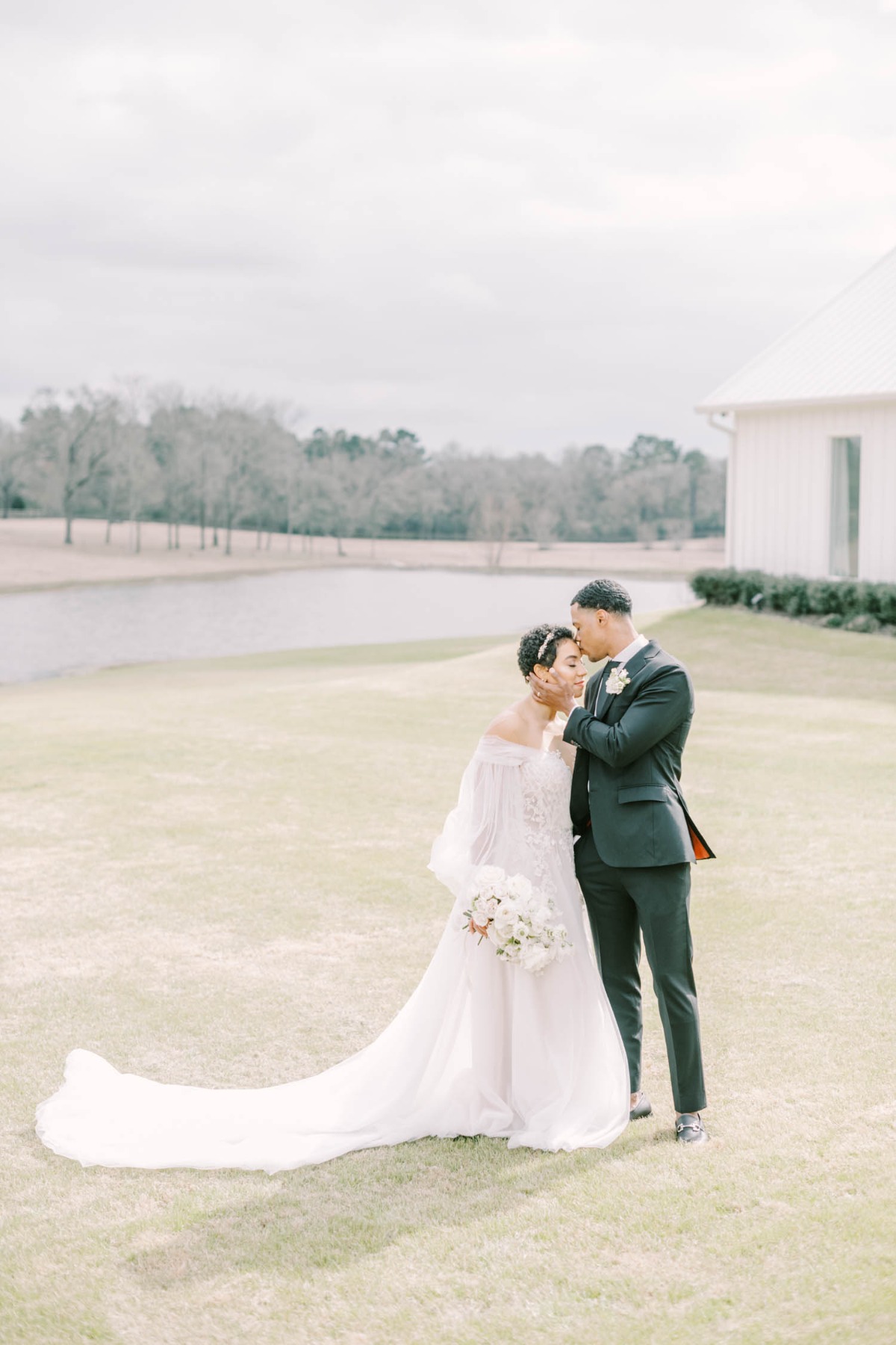 the-farmhouse-wedding-christina-elliott