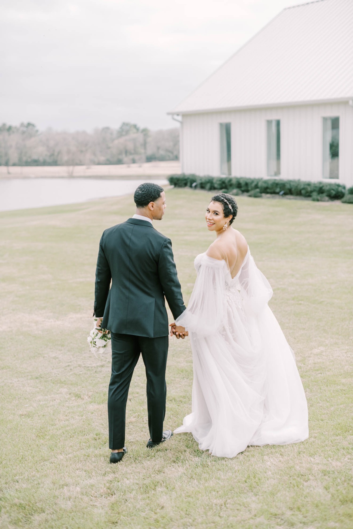 the-farmhouse-wedding-christina-elliott