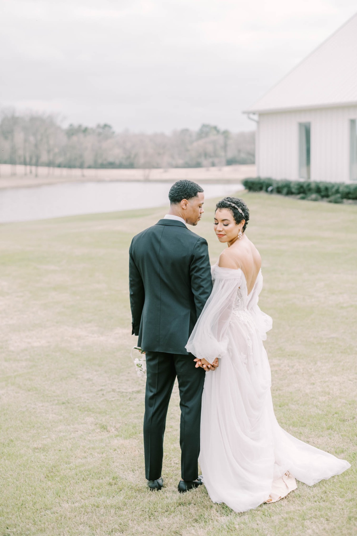 the-farmhouse-wedding-christina-elliott