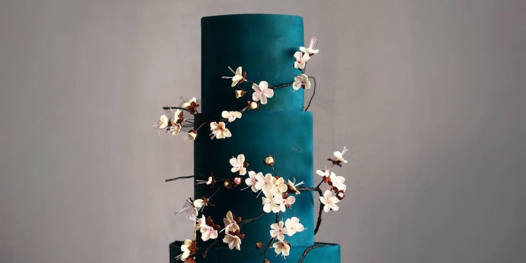 12 Jewel Tone Wedding Cakes to Inspire Your Winter Wedding