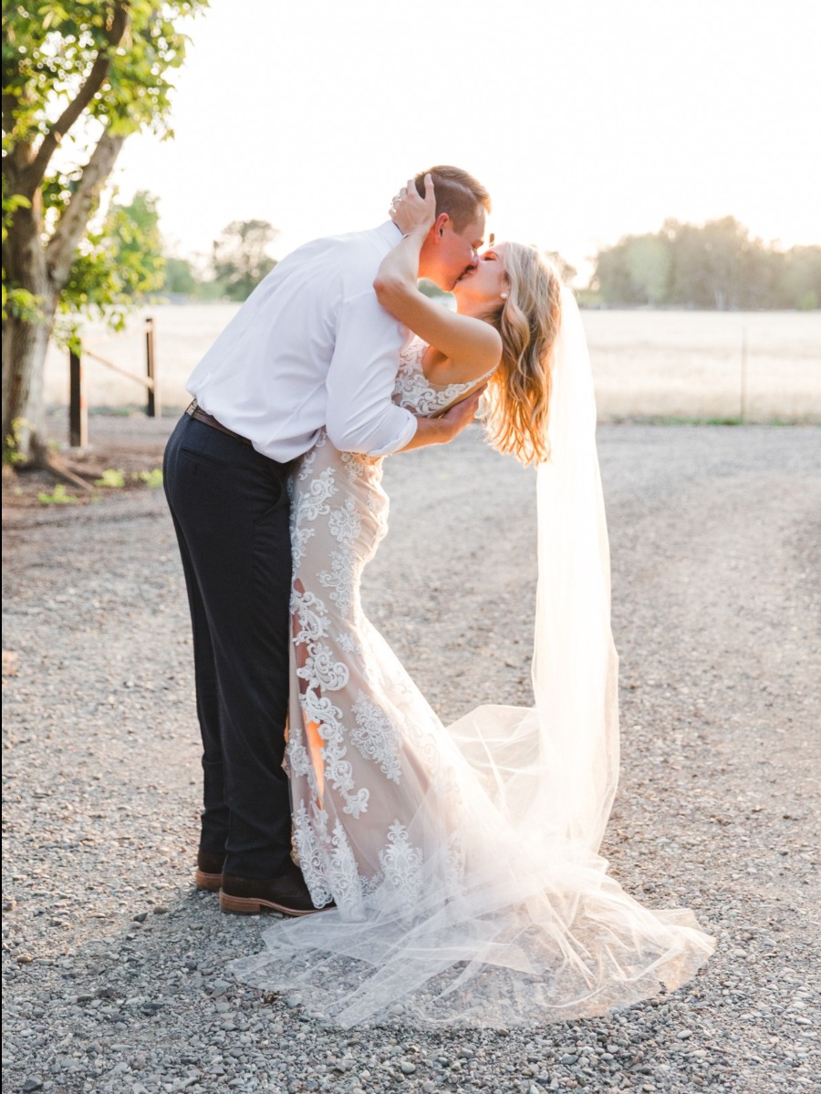 Chic White Barn Wedding At Pheasant Trail Ranch