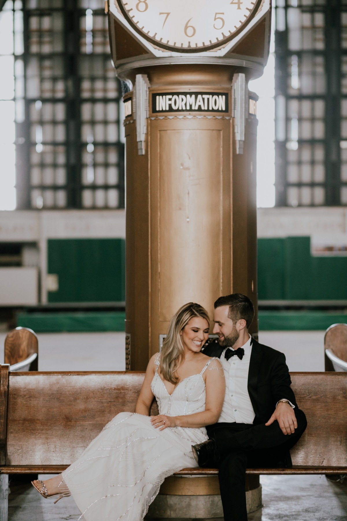 20s Inspired Glam Wedding In An Old Bank