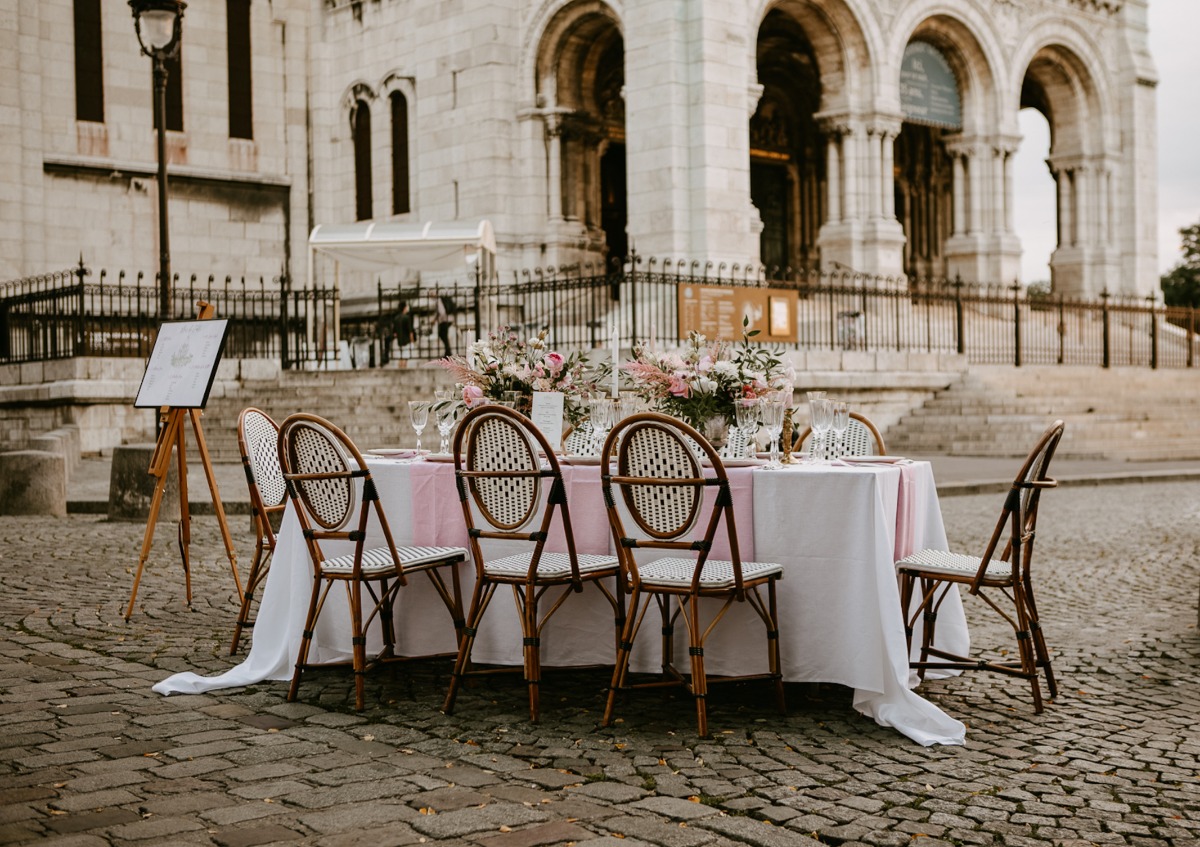Elegant outdoor dining table with floral decor in Paris setting