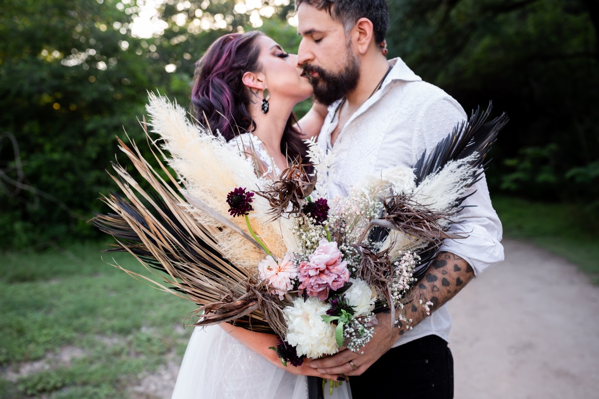 love-struck-elopement-tx-lomonico-photog