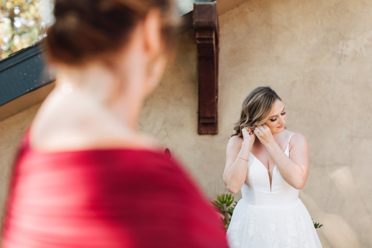 rebecca-martin-wedding-wine-and-roses-lo