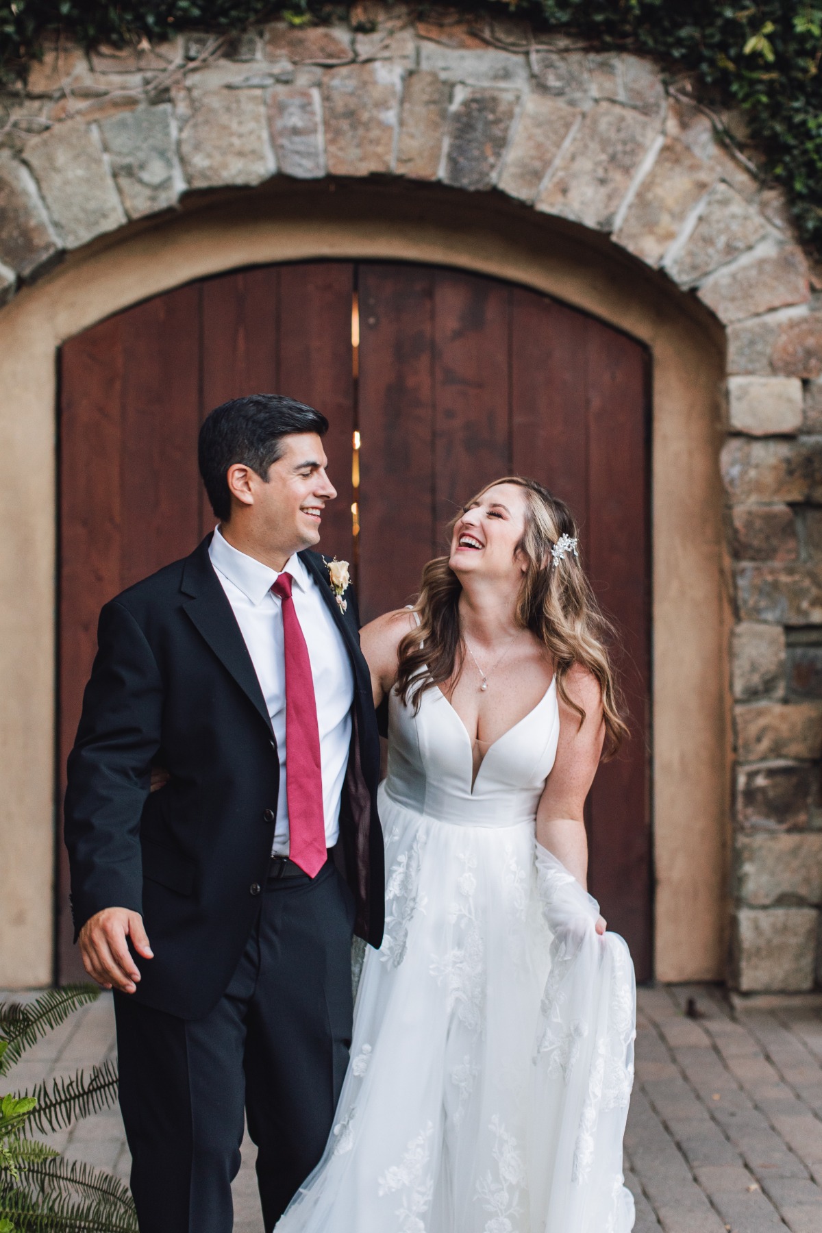 rebecca-martin-wedding-wine-and-roses-lo