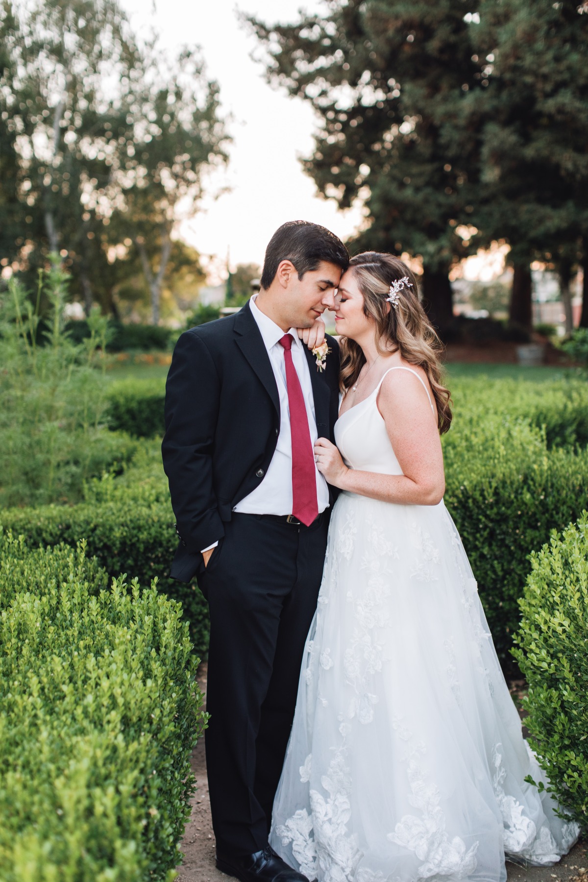 rebecca-martin-wedding-wine-and-roses-lo