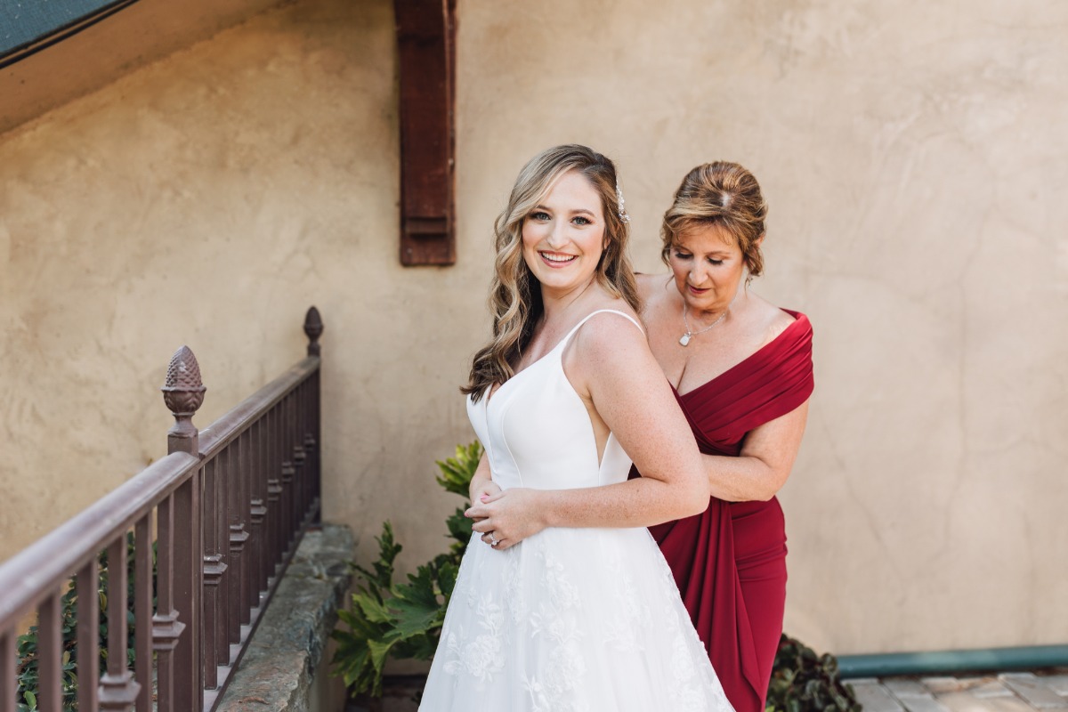 rebecca-martin-wedding-wine-and-roses-lo