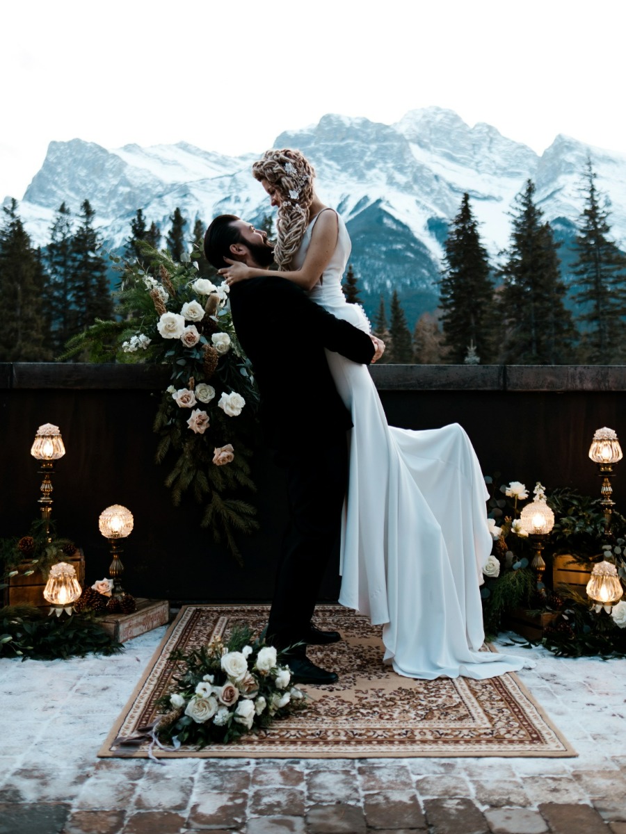 A Cozy Canmore Winter Elopement in the Mountains