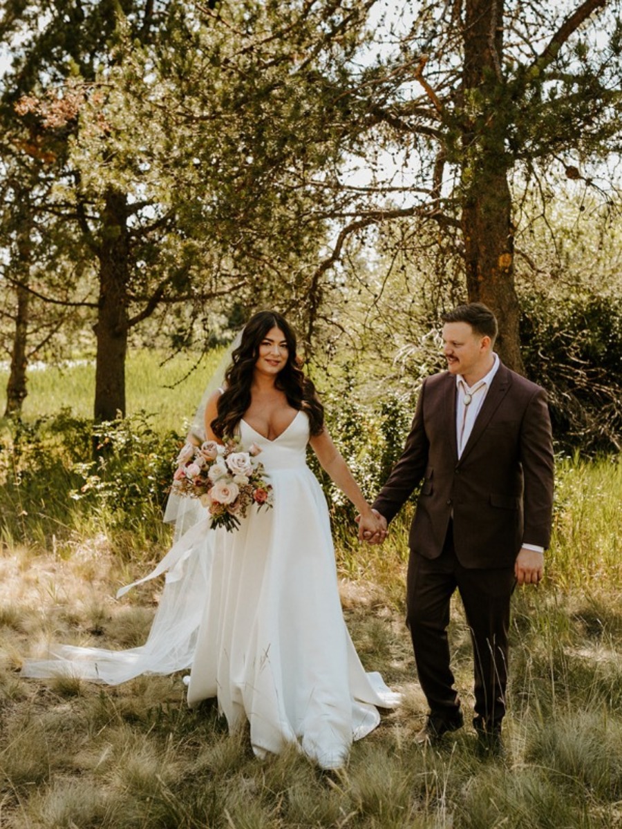 Au Naturale in Oregon: Nature Made Elegant for This Meant-To-Be Couple