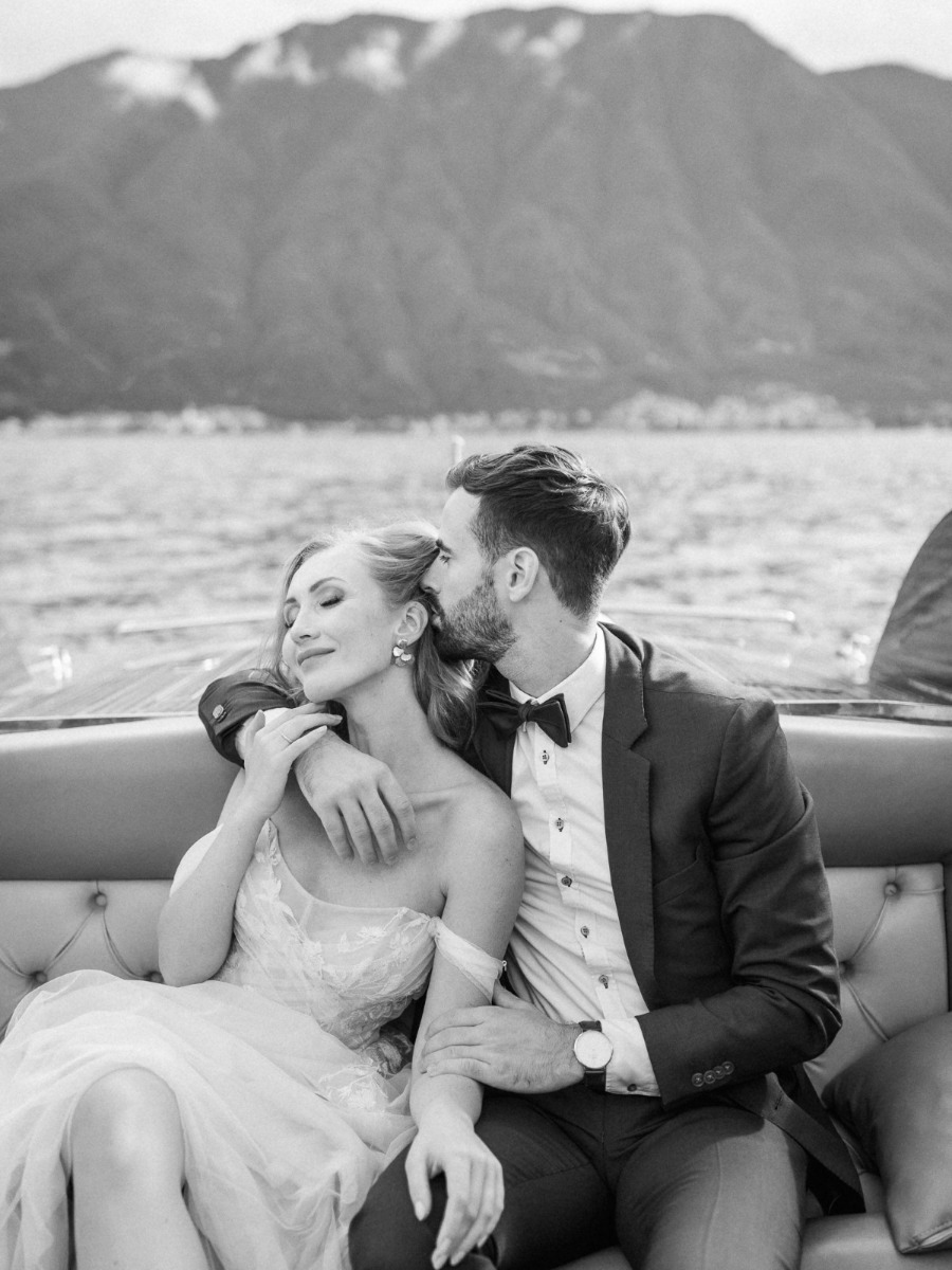 Glamorous Micro-Wedding on the Pier of Villa Balbiano