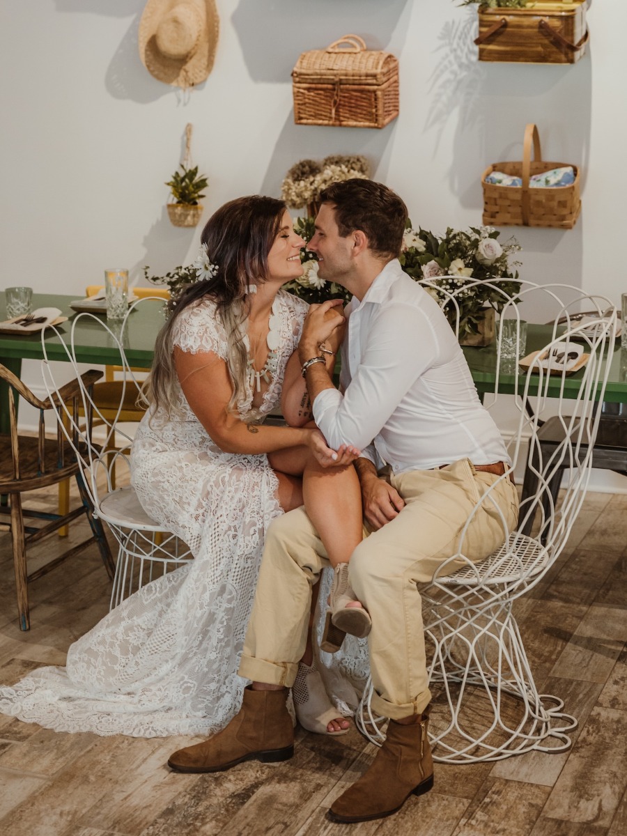 A Quirky Take On A Southern Wedding With A Red Solo Cup Installation That You Have To See