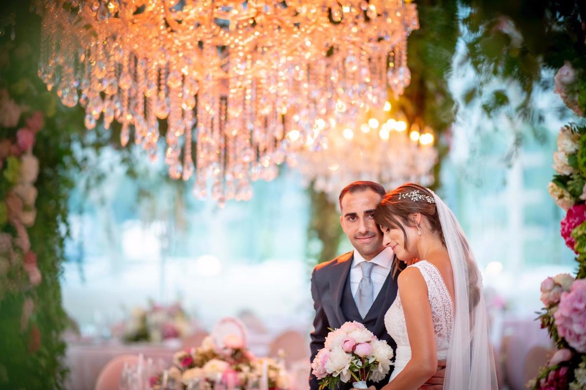 How The Right Lighting Can Bring Your Guests