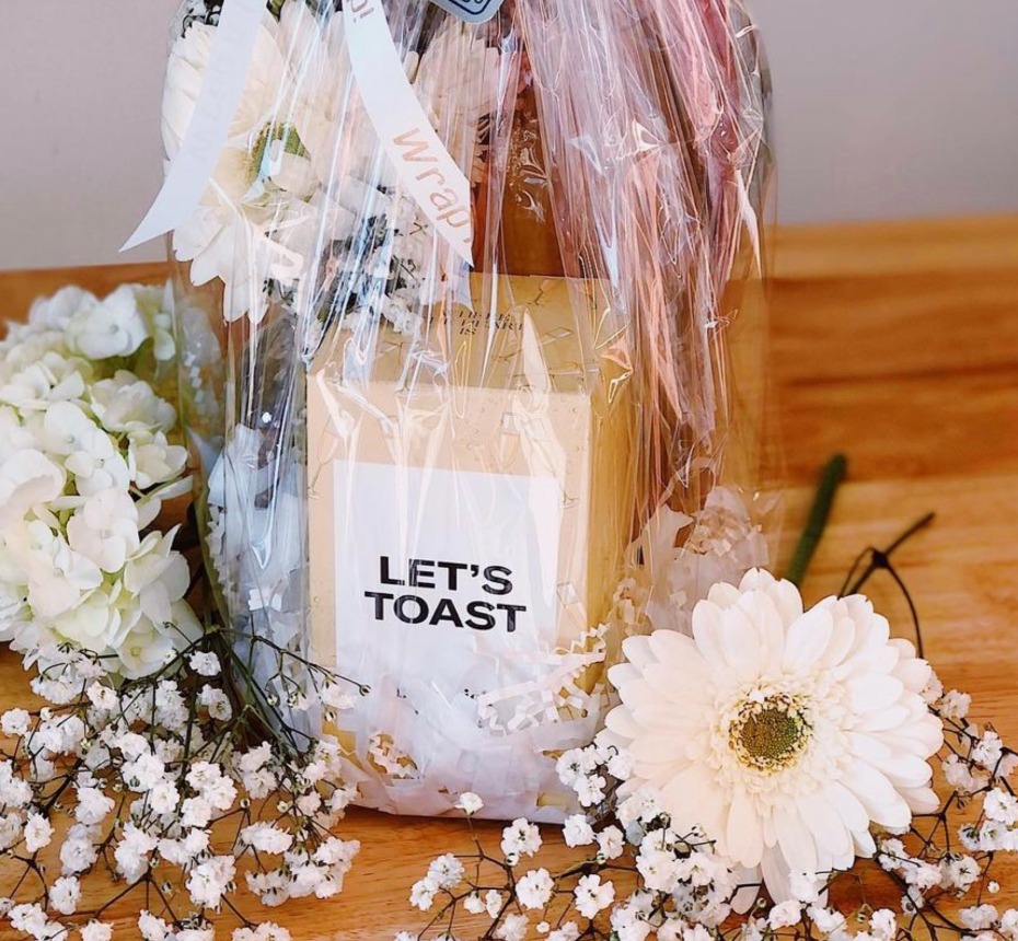 A Great Wedding Gift Is One Thatâll Take Them Back to the Big Day