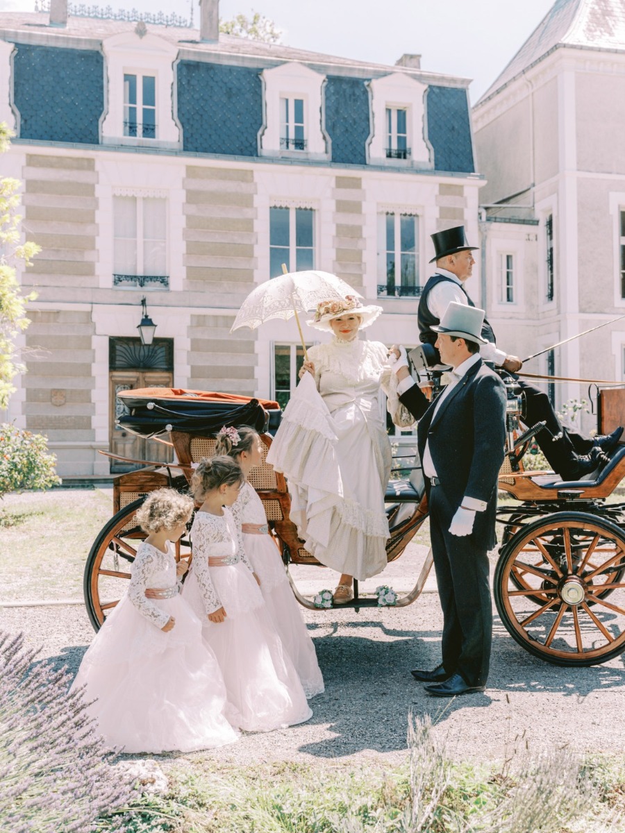 Everyone Went All-in On This Belle Époque Styled Shoot–Including The Guests!