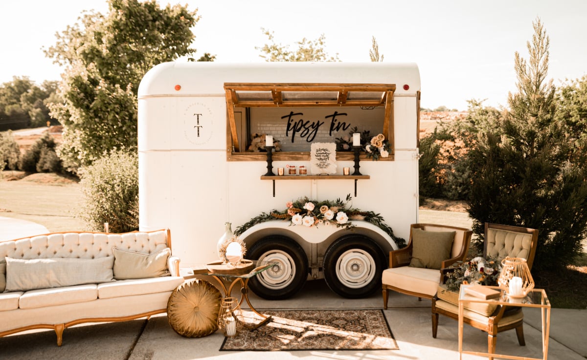 Top 5 Reasons Why to Book a Mobile Bar for your Wedding or Event