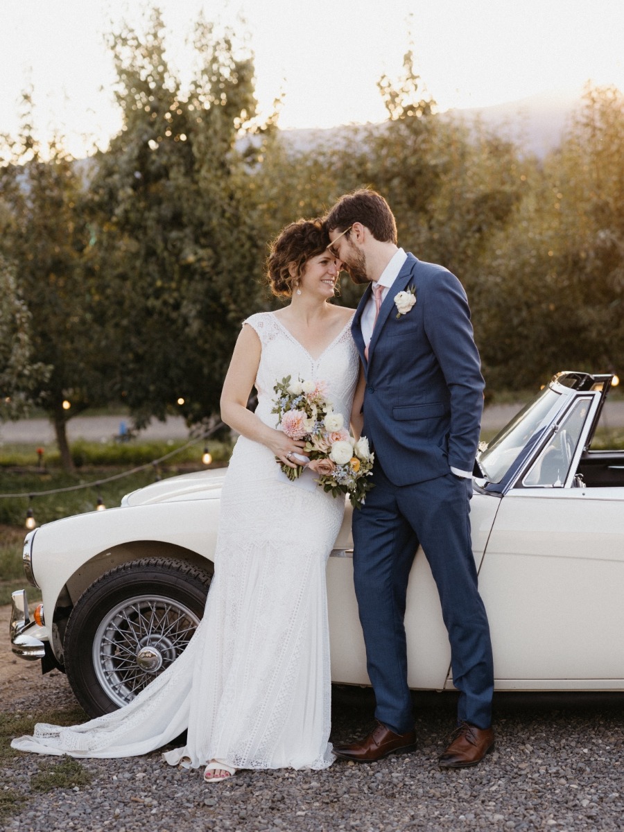 Good Wine Makes For Good Times In This Garden-Inspired Wedding In The Columbia Gorge