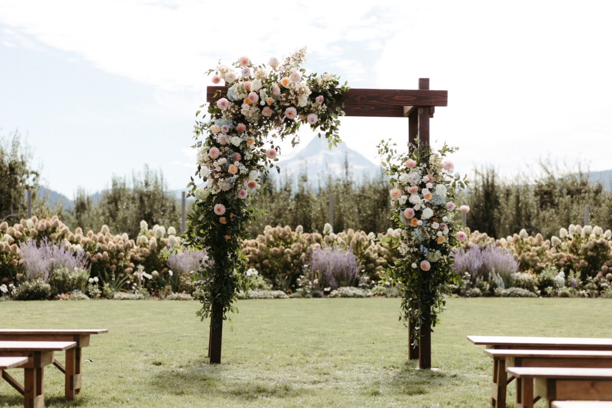 Good Wine Makes For Good Times In This Garden-Inspired Wedding In The Columbia Gorge
