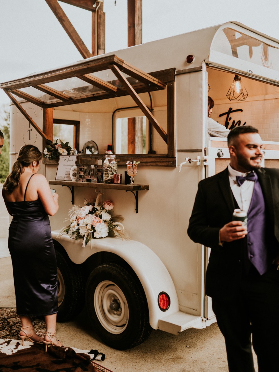 Top 5 Reasons Why to Book a Mobile Bar for your Wedding or Event