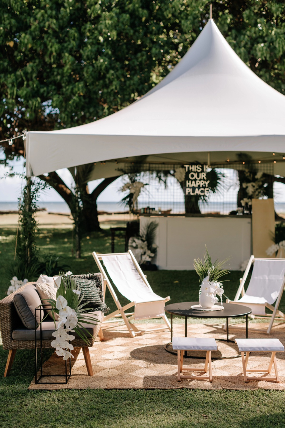 You'll Never Believe How Much Of This Luxe Hawaiian Wedding Was DIY