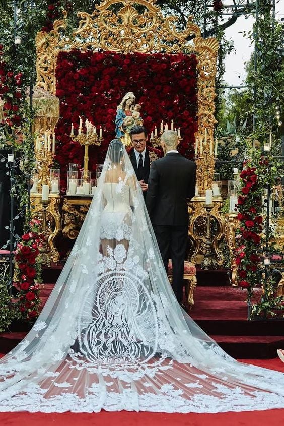 Let's Talk Kourtney Kardashian's Wedding Look And How To Get It