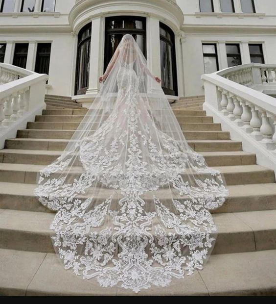 Let's Talk Kourtney Kardashian's Wedding Look And How To Get It
