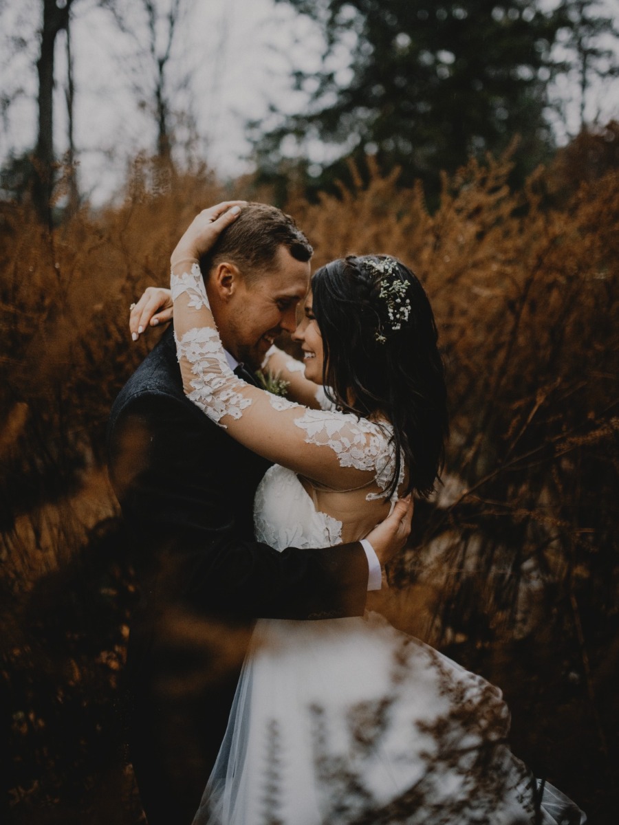 Moody Barn Wedding With A Festive Twist