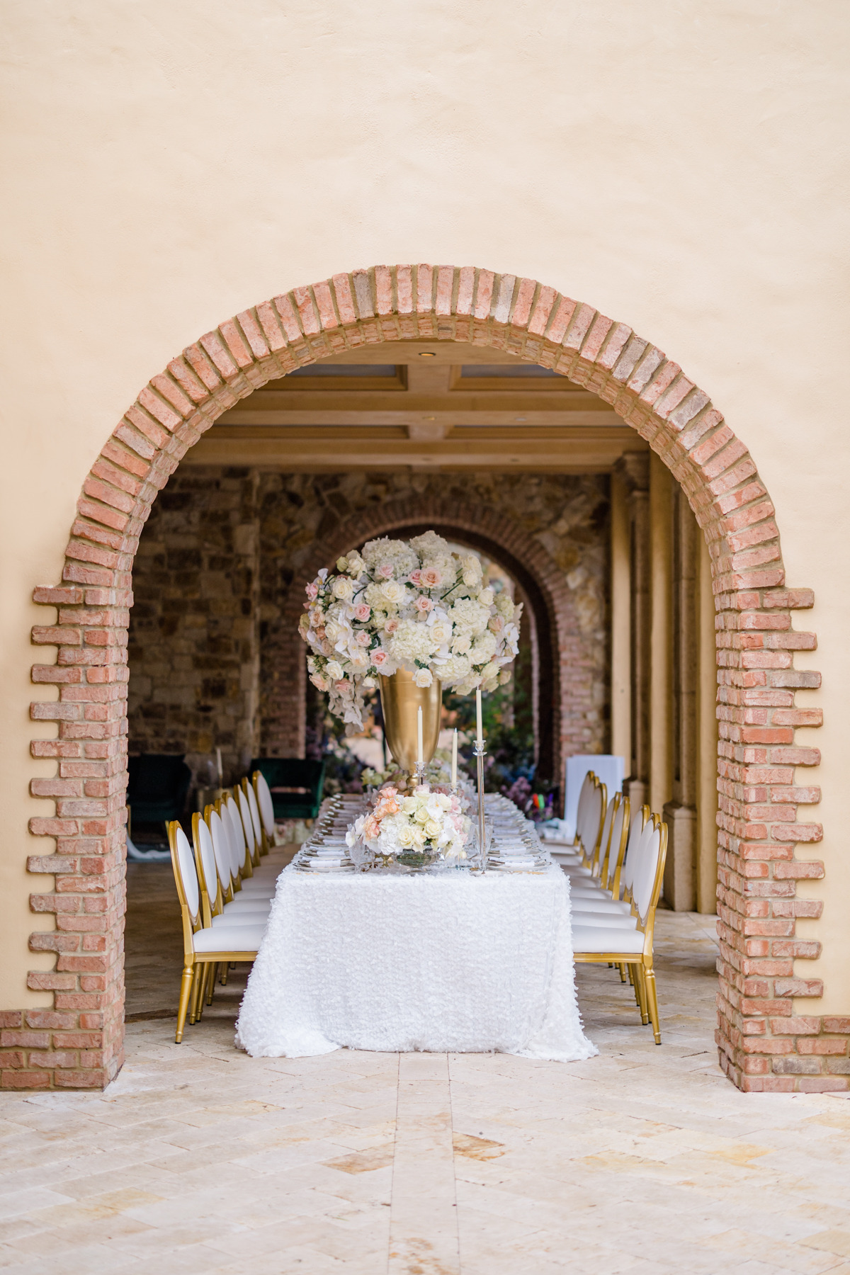 bella-collina-white-editorial-hunter-hen