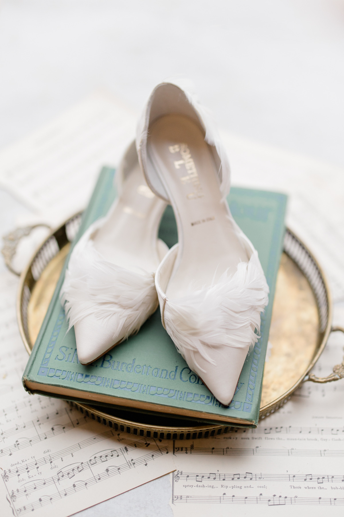 bella-collina-white-editorial-hunter-hen