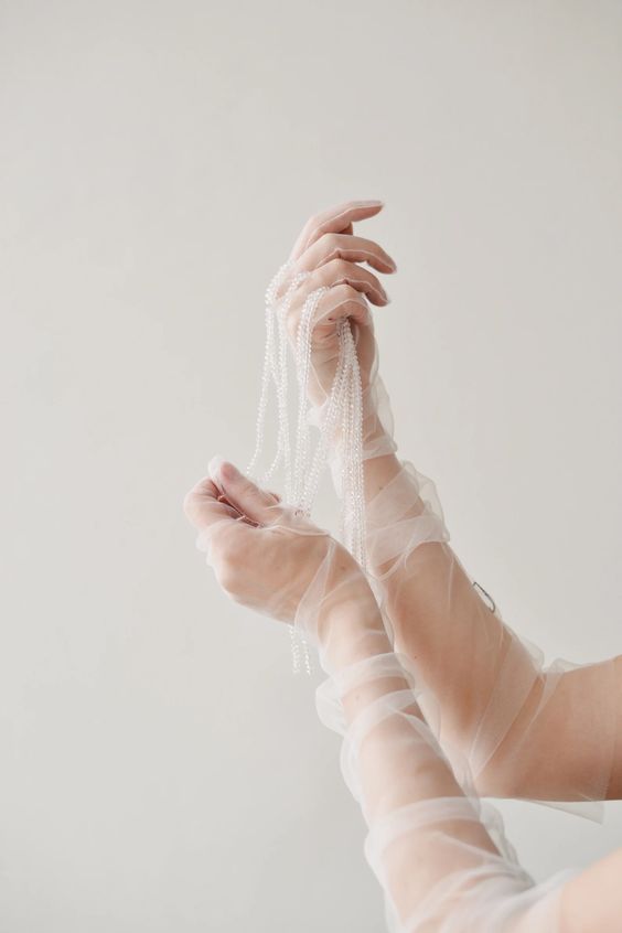 Wedding Gloves Are A Thing Again And Weâre Obsessed