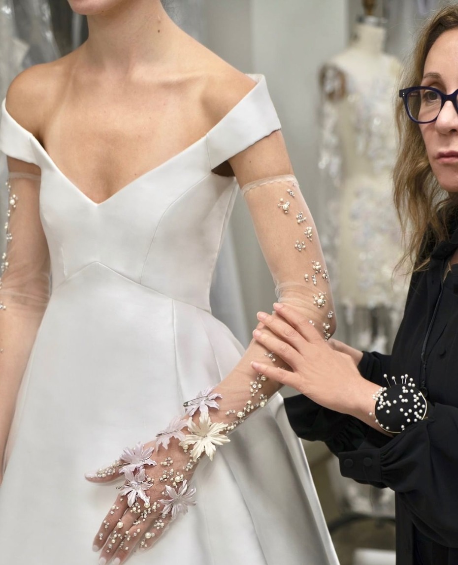 Wedding Gloves Are A Thing Again And Weâre Obsessed