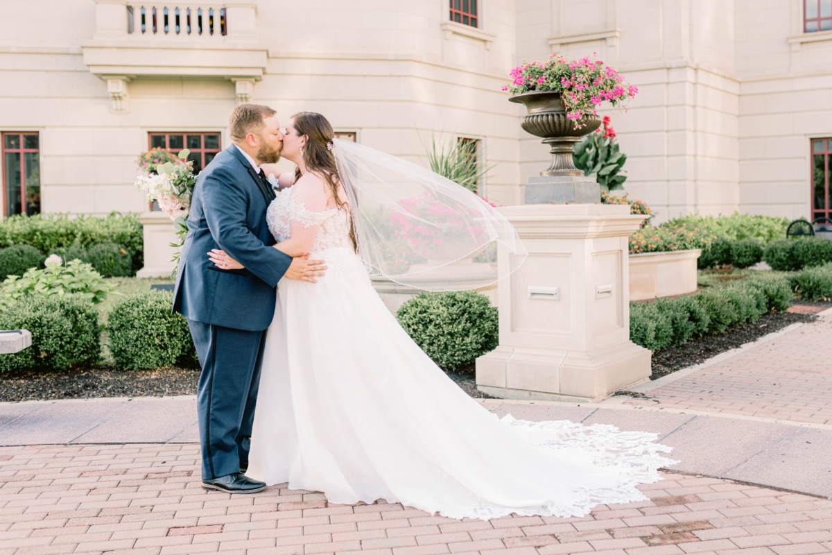 hotel-carmichael-wedding-indianapolis-we