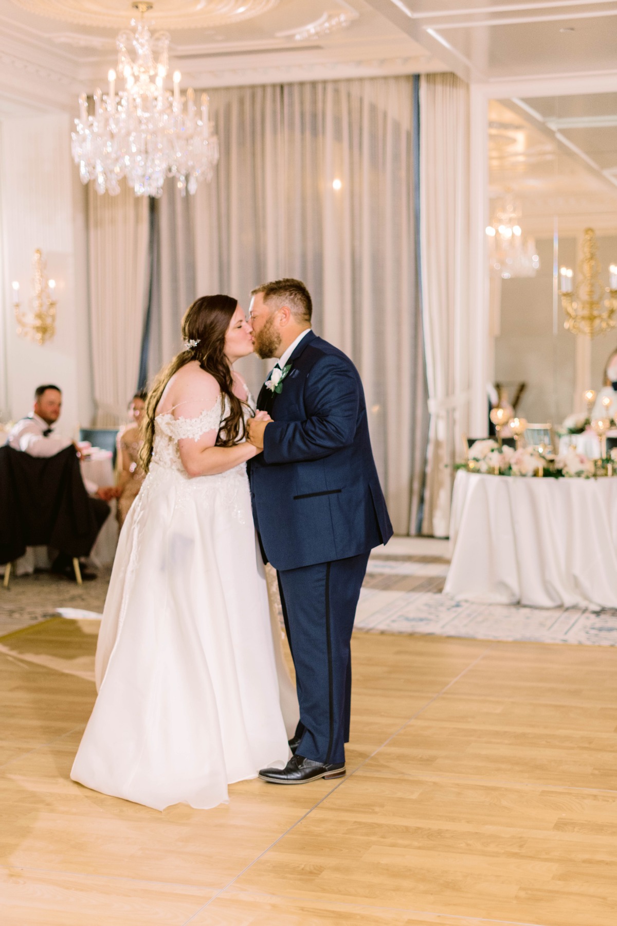 hotel-carmichael-wedding-indianapolis-we
