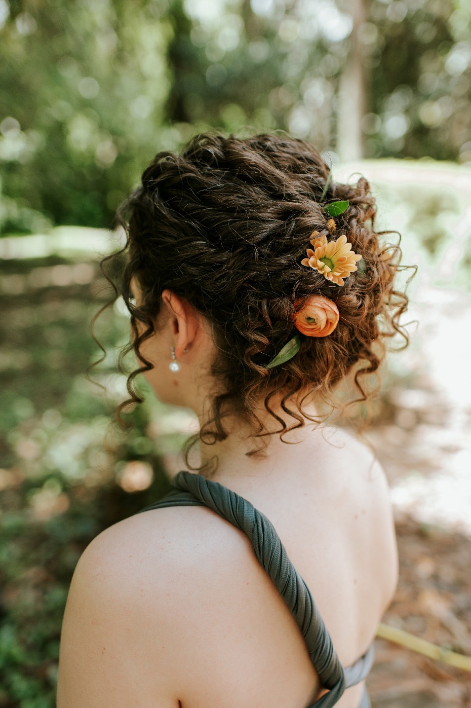 This Charming Garden Wedding Look Like It Jumped Off The Pages Of Your Favorite Jane Austin Novel