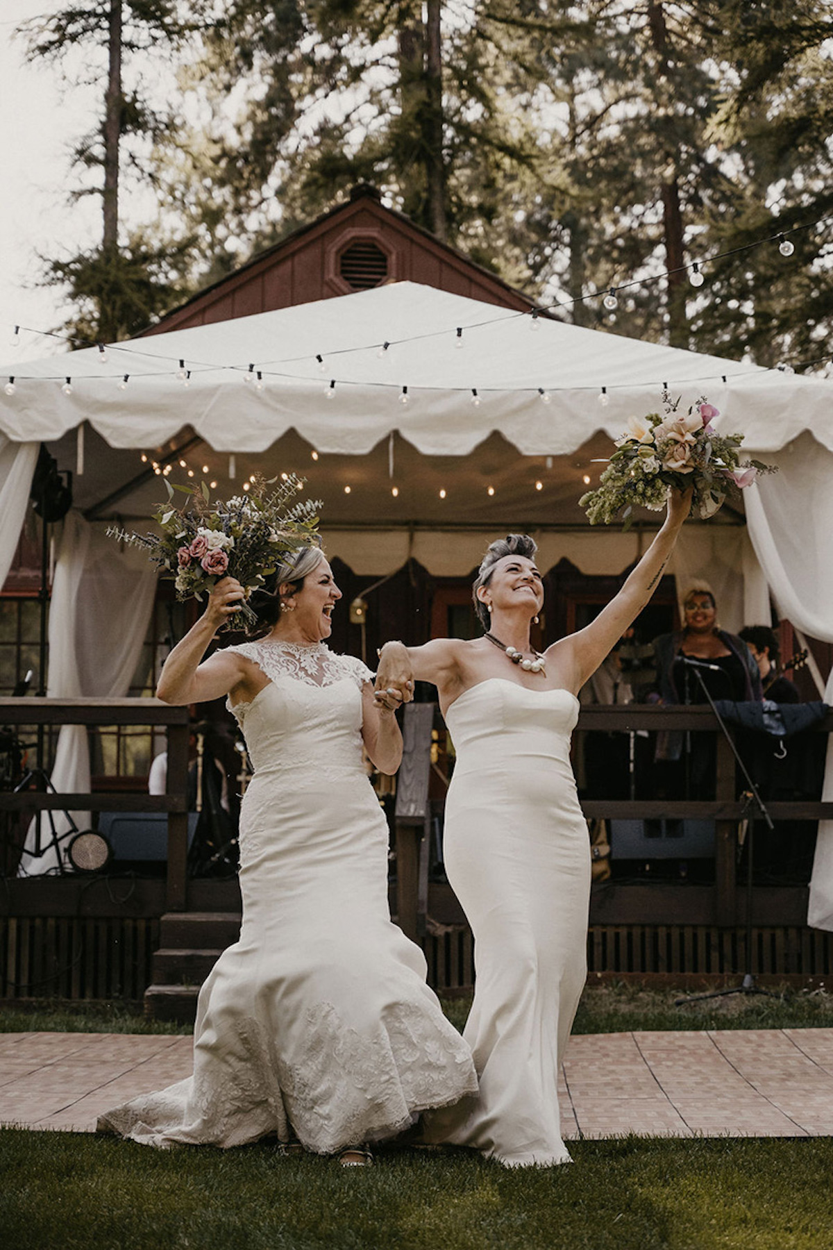 Oregon is for Lovers at this Lake Creek Lodge Wedding