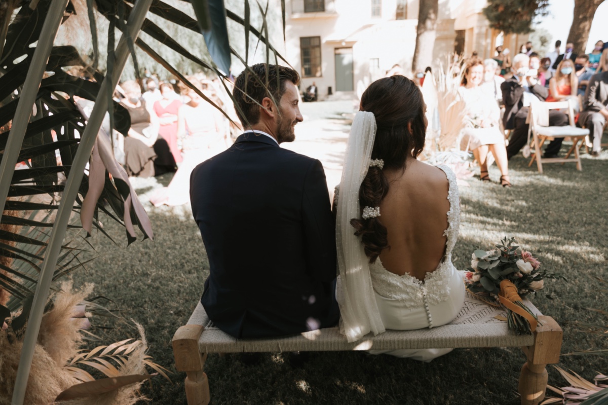 Rustic-Chic modern wedding in an orange field in Spain