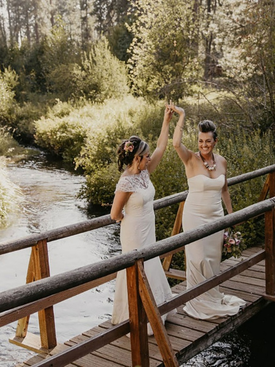 Oregon is for Lovers at this Lake Creek Lodge Wedding