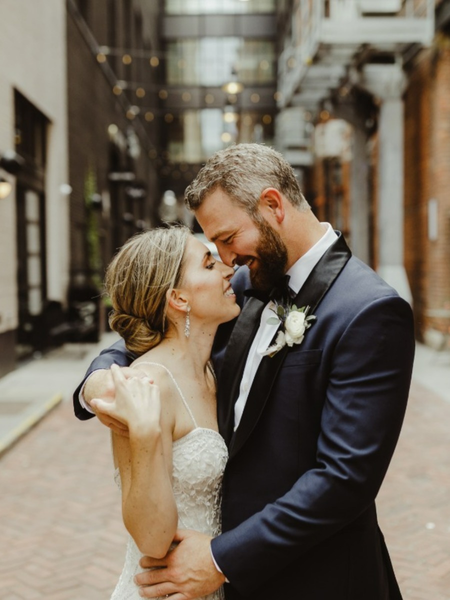 Bringing the Countryside to the City at this Tented, Country Club Wedding in Detroit