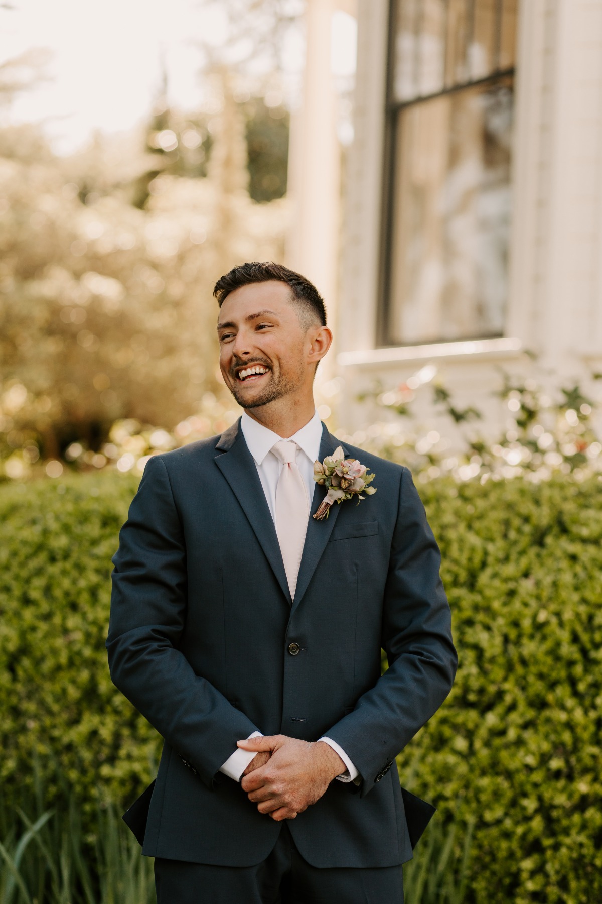 pink and navy groom suit idea