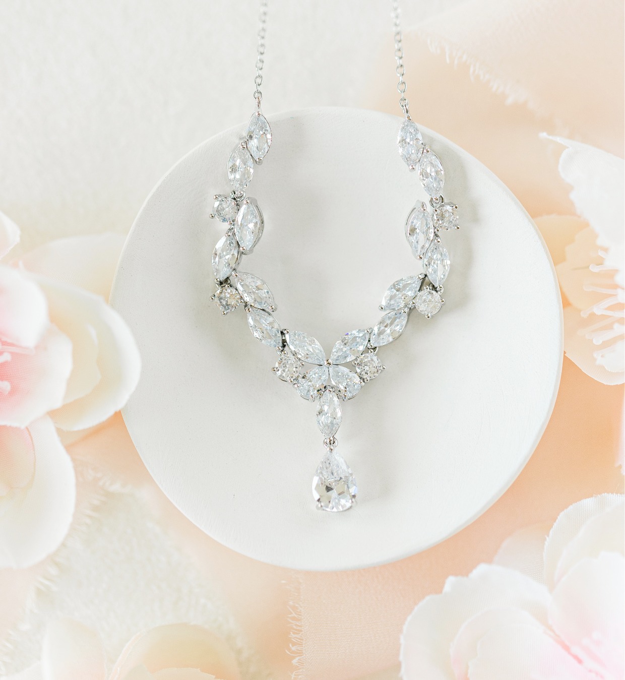 bridesmaid necklace idea