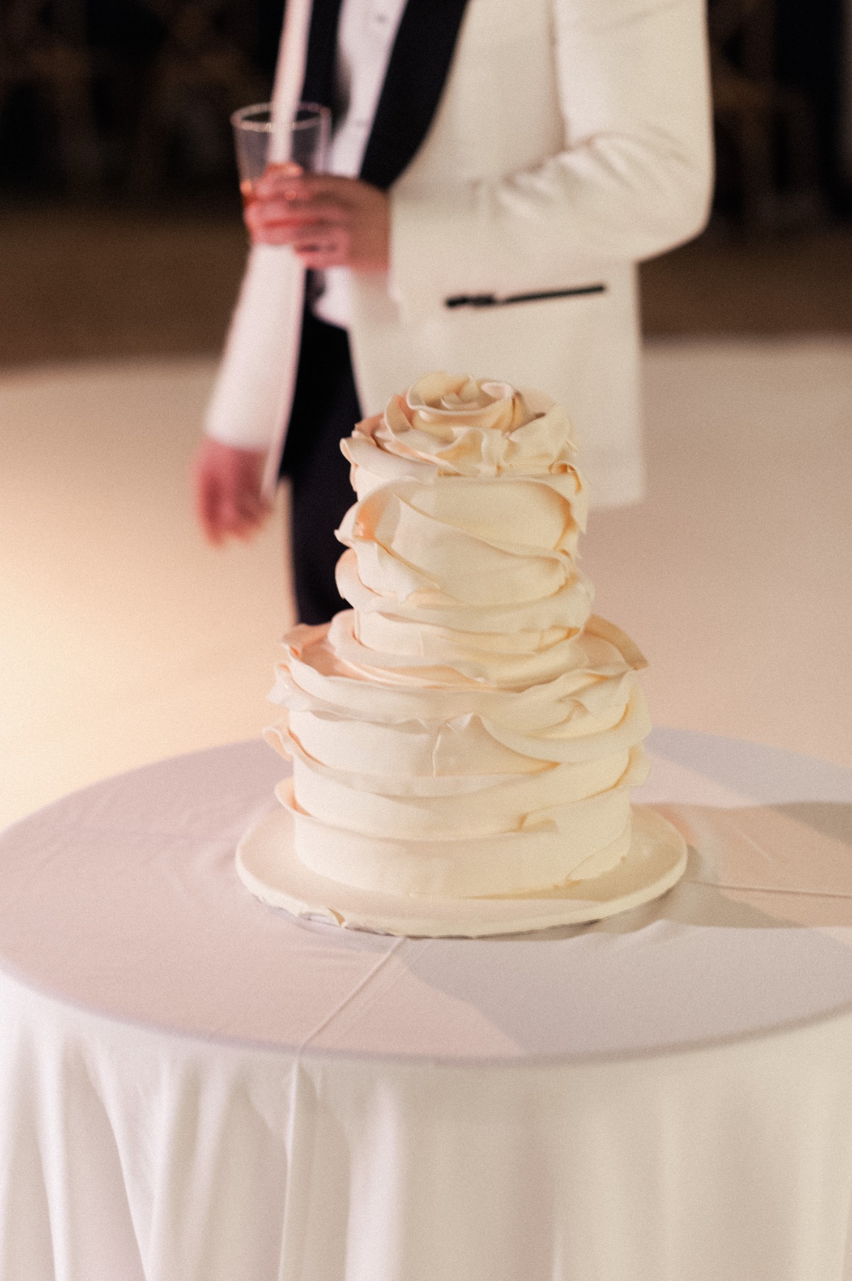 Cream-colored wedding cake